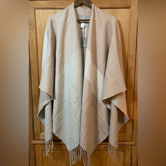 Soia & Kyo Yadira Woven Scarfigan Shawl Poncho Fringe Color Block Tan Blush OS - Picture 3 of 9